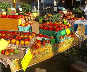 market with tomatoes